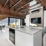 Luxury In With Mountain View And Air Conditioned Living By Renters Prestige Lejlighed *