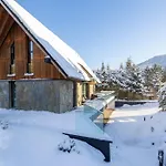 Lejlighed Luxury In With Mountain View And Air Conditioned Living By Renters Prestige *