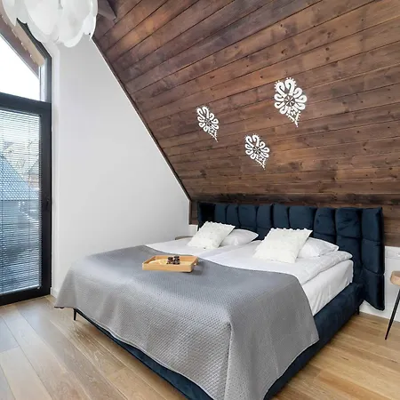 Luxury In With Mountain View And Air Conditioned Living By Renters Prestige
