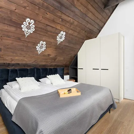 Luxury In With Mountain View And Air Conditioned Living By Renters Prestige *